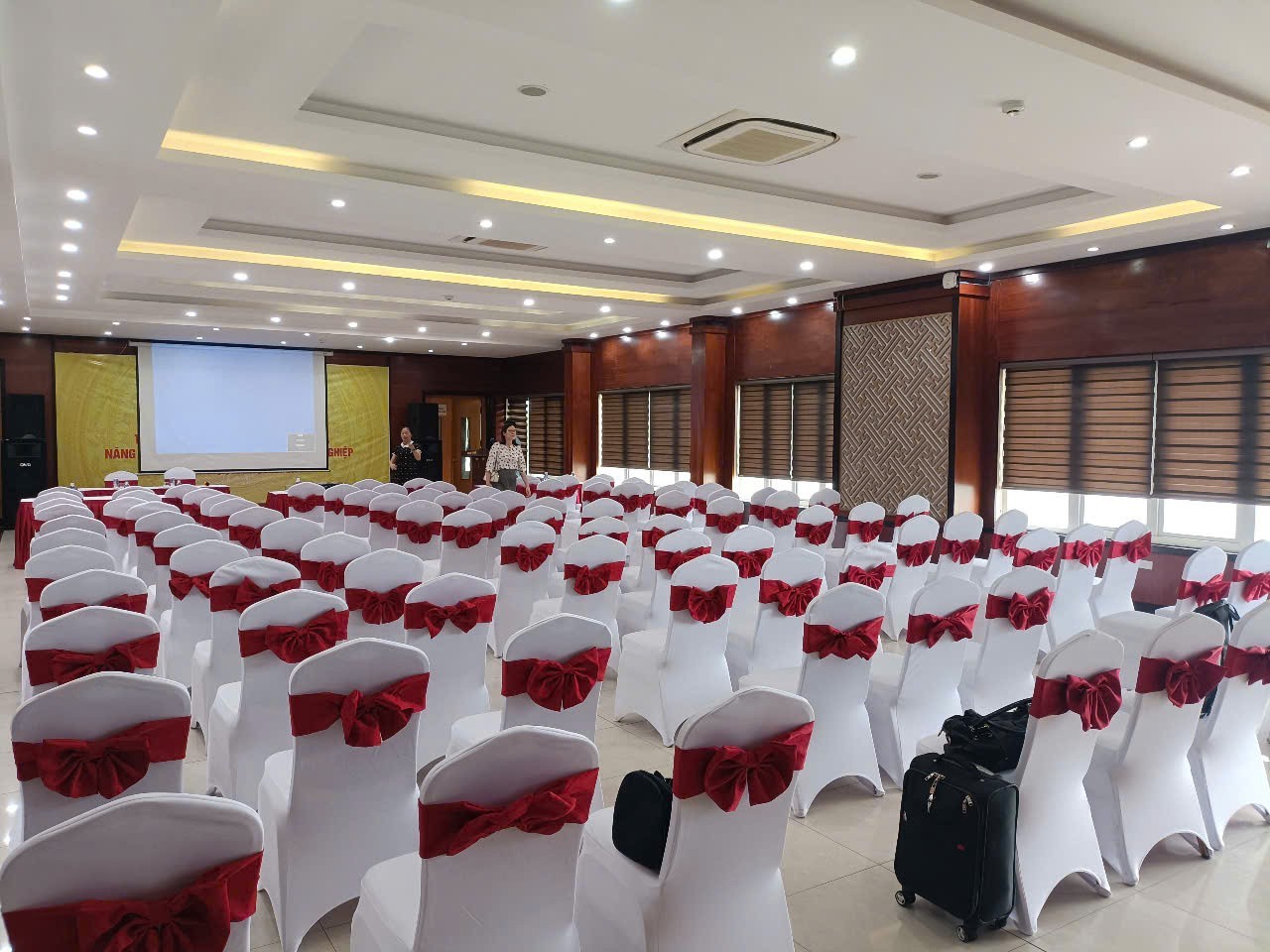 Sân khấu nhà hàng tầng 7